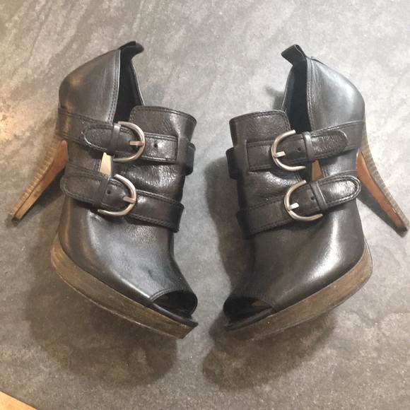 Coach black leather peep toe platform heel - Picture 2 of 7